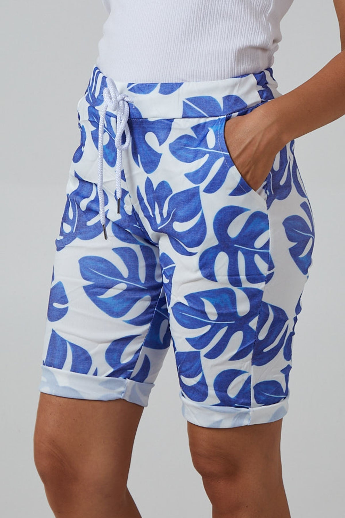 Grey Monstera Leaf Super Stretch Shorts For Women 8 - Dropwear