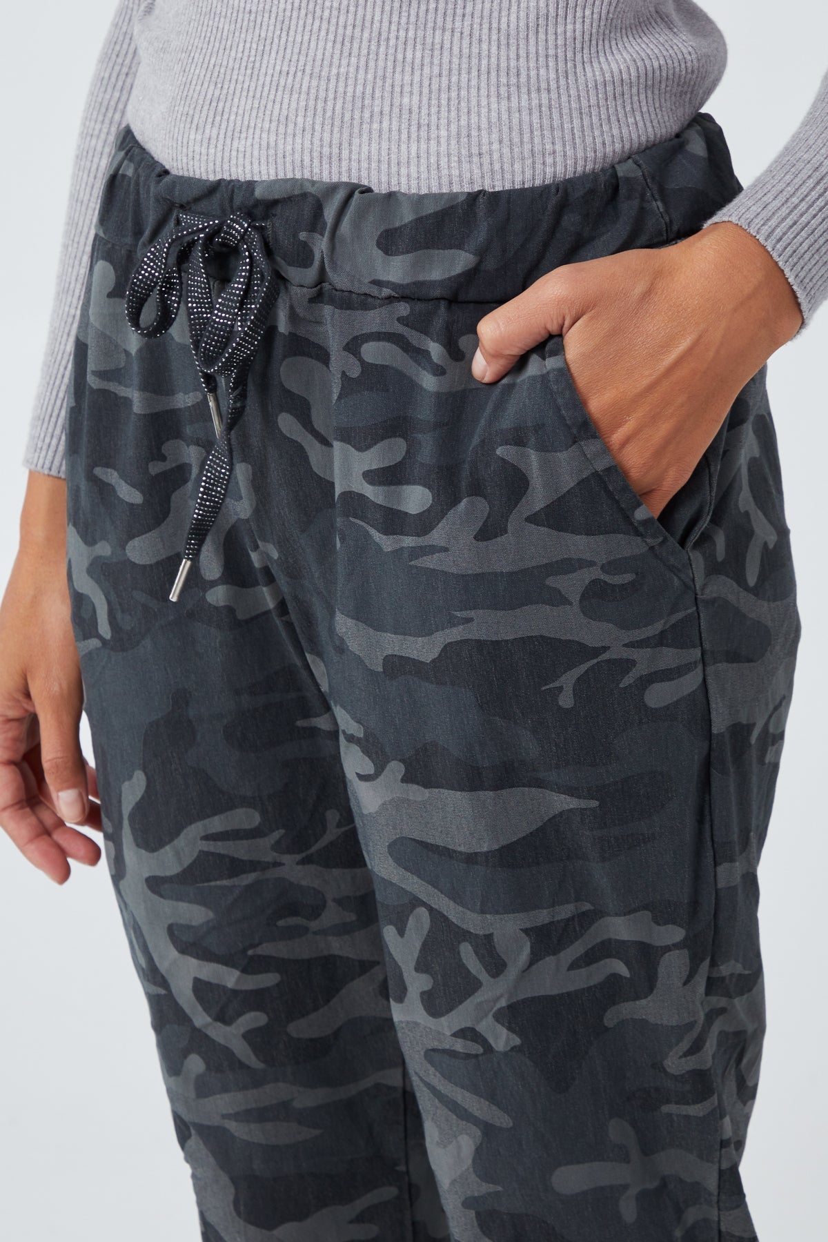 Magic Camouflage Trousers (Extra Large) For Women  - Dropwear