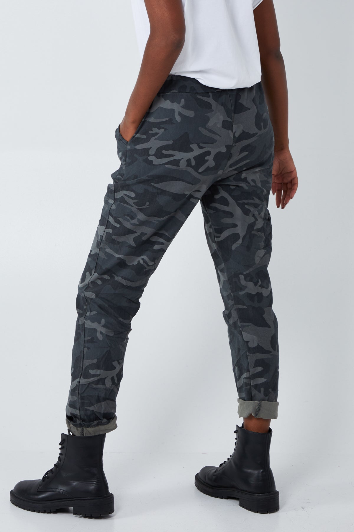 Magic Camouflage Trousers (Extra Large) For Women  - Dropwear