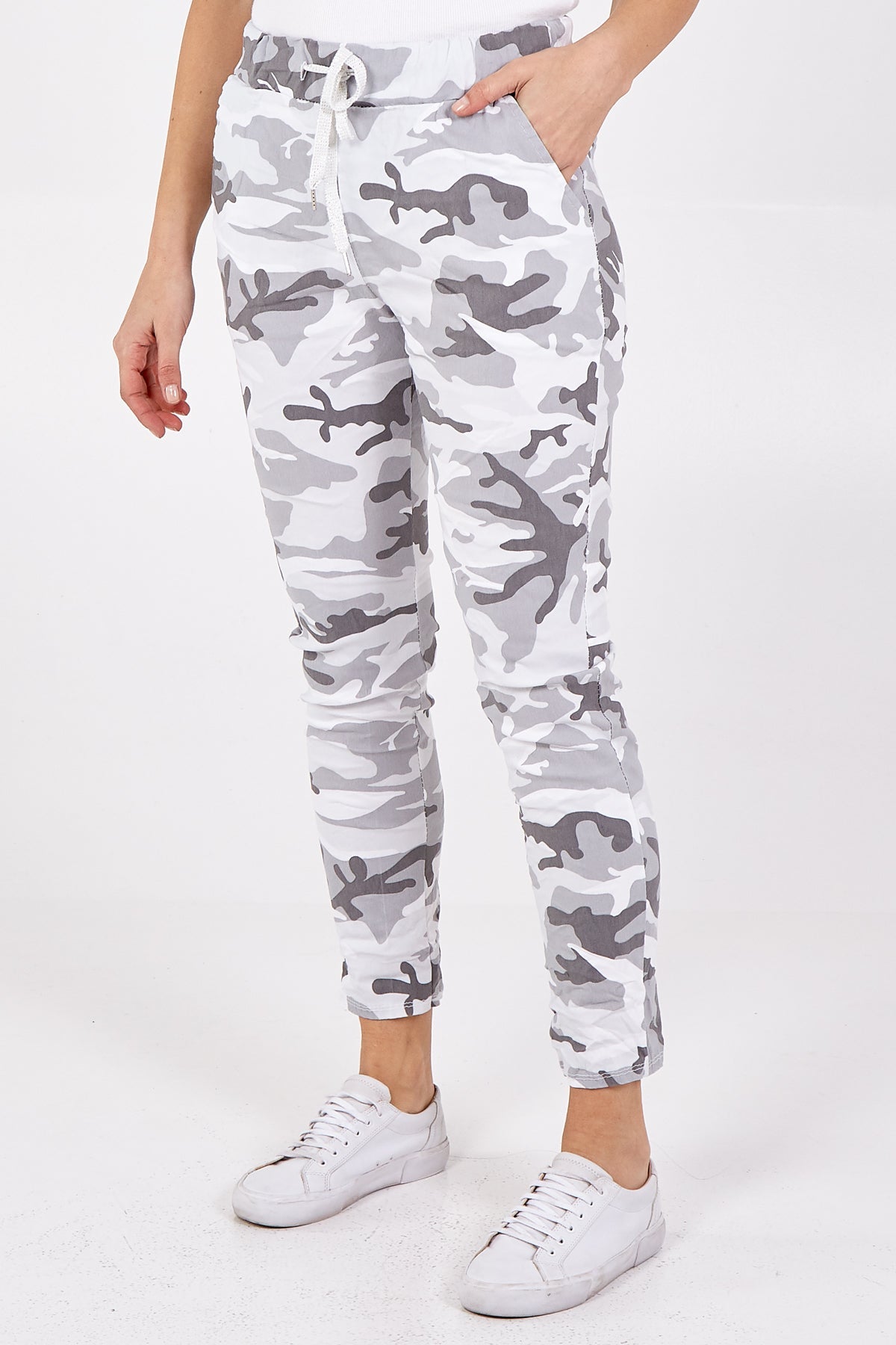 Magic Camouflage Trousers (Extra Large) For Women  - Dropwear